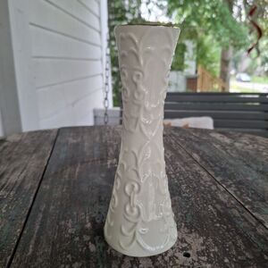 Vtg 1993 Chateau Collection Ivory Porcelain 7” Bud Flower Vase 24K Gold Trim EUC